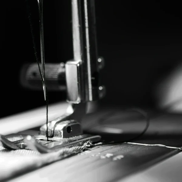 How do I choose a beginner sewing machine?