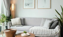 How to Create a Cozy Living Room with the Right Furniture and Decor