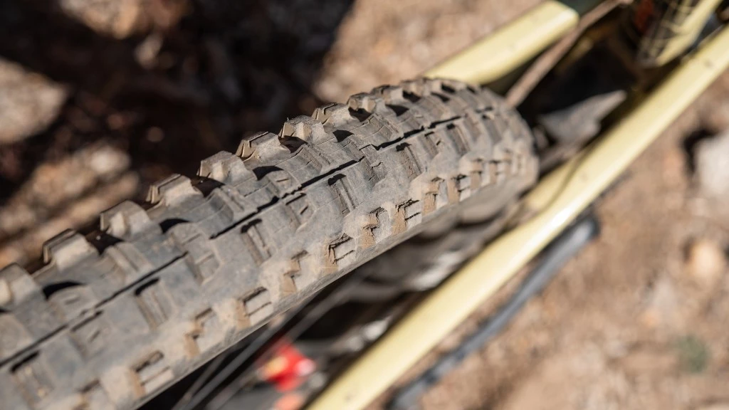 mountain bike tires - those wide paddle-shaped lugs in the center tread of the dhr ii dig...