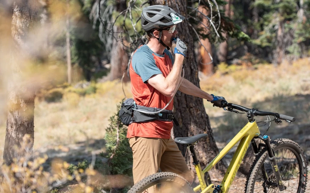 mountain bike hip pack - the evoc pack has the unique ability to use a water bladder...