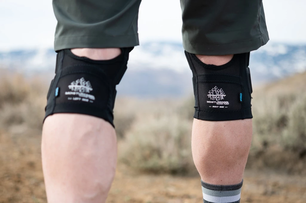 mountain bike knee pads - moisture cool fabric and cutouts at the back of the knee help...