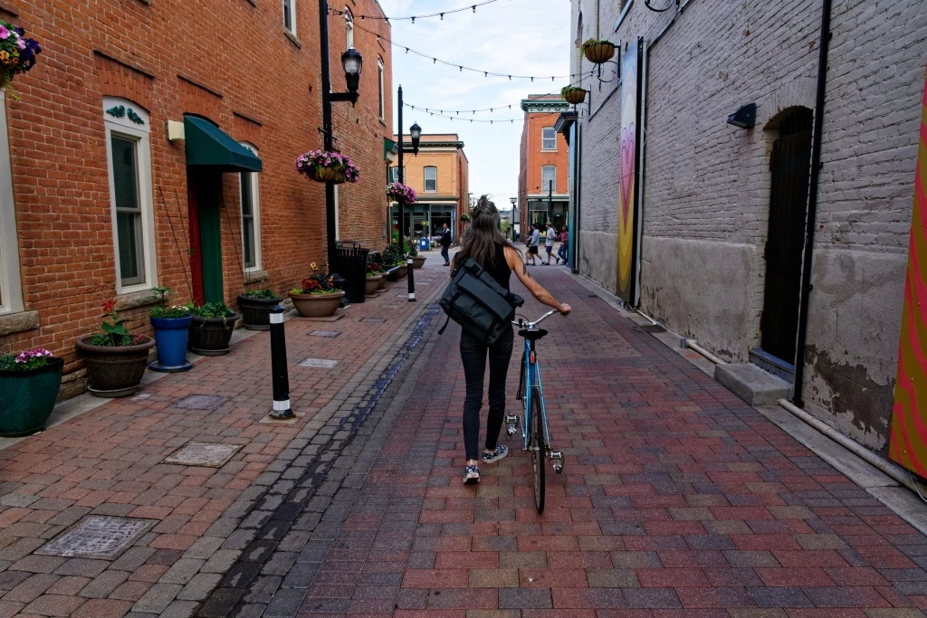 messenger bag - we love the minimal design and comfortable carry of the impressively...