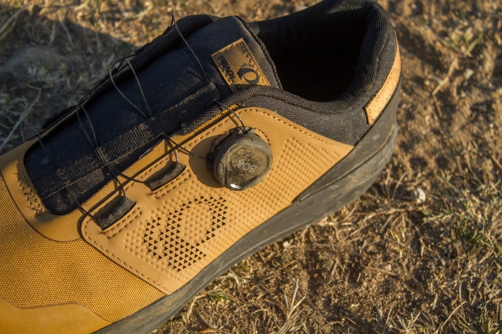 mountain bike shoes - closure systems such as boa make adjustments easier and more precise.