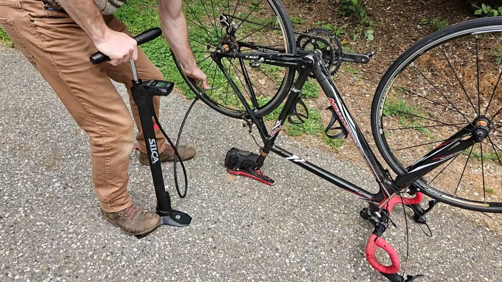 bike pump - with the silca superpista digital we had to hold the presta chuck...