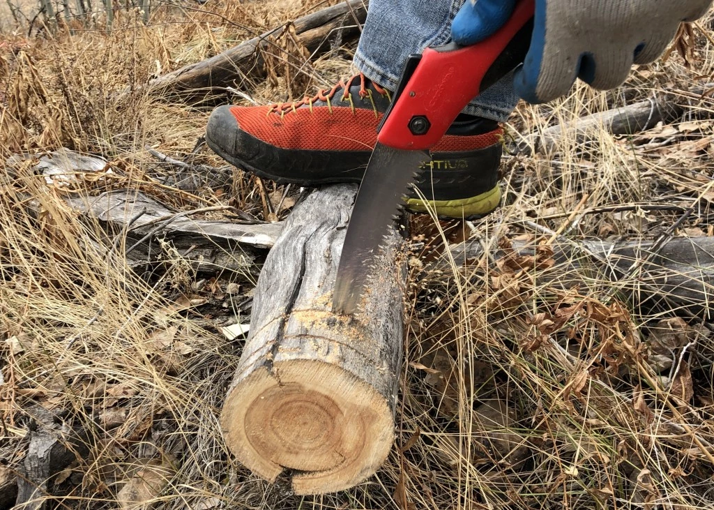 folding saw - the corona rips through a log.